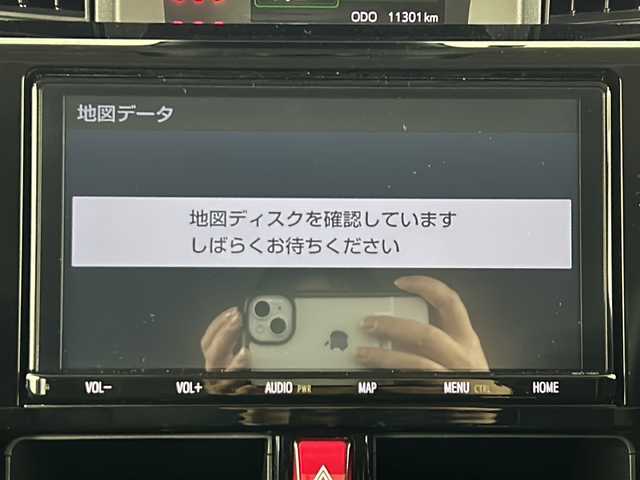 トヨタ ルーミー カスタムG 愛知県 2021(令3)年 1.2万km パールホワイトⅢ 純正9インチSDナビ/（CD/DVD/Bluetooth/フルセグTV/AM/FM)/バックカメラ/衝突軽減ブレーキ/追従式クルーズコントロール/ETC/両側パワースライドドア/前席シートヒーター/オートライト/LEDヘッドライト/フロントフォグライト/スマートキー/純正フロアマット/純正14インチアルミホイール/ステアリングスイッチ/コーナーセンサー