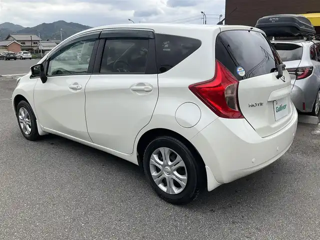 日産 ノート XVセレ +セーフ 滋賀県 2015(平27)年 6.1万km ブリリアントホワイトパール 車検8年3月まで/エマージェンシブレーキ/踏み間違い衝突防止アシスト/車線逸脱警報/純正7インチナビ/Bluetooth、CD、DVD、ワンセグテレビ/アラウンドビューモニター/バックカメラ/フロント/バックソナー/LEDヘッドライト/純正フロアマット/ドアバイザー/プッシュスタート/スペアキー有り/取扱説明書/保証書