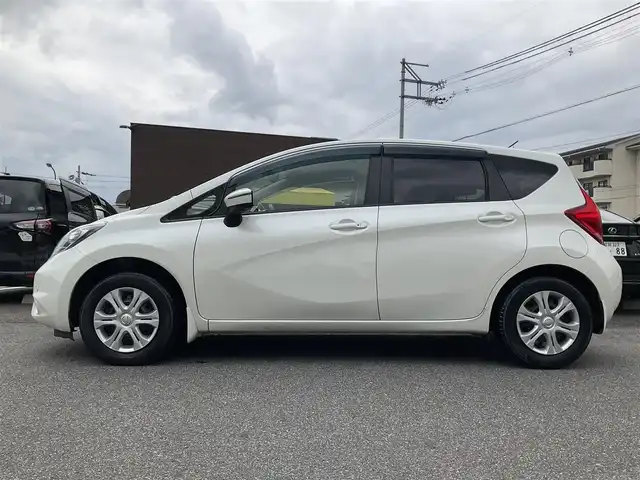 日産 ノート XVセレ +セーフ 滋賀県 2015(平27)年 6.1万km ブリリアントホワイトパール 車検8年3月まで/エマージェンシブレーキ/踏み間違い衝突防止アシスト/車線逸脱警報/純正7インチナビ/Bluetooth、CD、DVD、ワンセグテレビ/アラウンドビューモニター/バックカメラ/フロント/バックソナー/LEDヘッドライト/純正フロアマット/ドアバイザー/プッシュスタート/スペアキー有り/取扱説明書/保証書