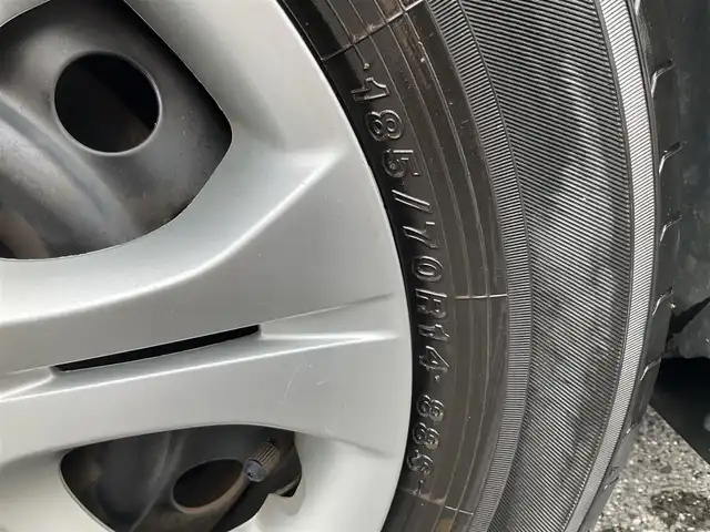 日産 ノート XVセレ +セーフ 滋賀県 2015(平27)年 6.1万km ブリリアントホワイトパール 車検8年3月まで/エマージェンシブレーキ/踏み間違い衝突防止アシスト/車線逸脱警報/純正7インチナビ/Bluetooth、CD、DVD、ワンセグテレビ/アラウンドビューモニター/バックカメラ/フロント/バックソナー/LEDヘッドライト/純正フロアマット/ドアバイザー/プッシュスタート/スペアキー有り/取扱説明書/保証書