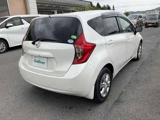 日産 ノート XVセレ +セーフ 滋賀県 2015(平27)年 6.1万km ブリリアントホワイトパール 車検8年3月まで/エマージェンシブレーキ/踏み間違い衝突防止アシスト/車線逸脱警報/純正7インチナビ/Bluetooth、CD、DVD、ワンセグテレビ/アラウンドビューモニター/バックカメラ/フロント/バックソナー/LEDヘッドライト/純正フロアマット/ドアバイザー/プッシュスタート/スペアキー有り/取扱説明書/保証書