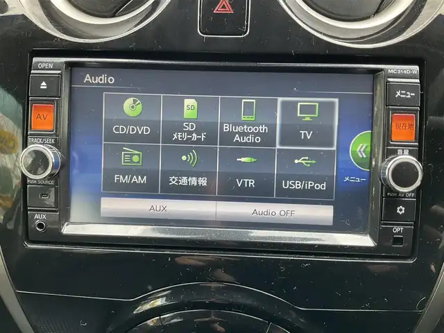 日産 ノート XVセレ +セーフ 滋賀県 2015(平27)年 6.1万km ブリリアントホワイトパール 車検8年3月まで/エマージェンシブレーキ/踏み間違い衝突防止アシスト/車線逸脱警報/純正7インチナビ/Bluetooth、CD、DVD、ワンセグテレビ/アラウンドビューモニター/バックカメラ/フロント/バックソナー/LEDヘッドライト/純正フロアマット/ドアバイザー/プッシュスタート/スペアキー有り/取扱説明書/保証書