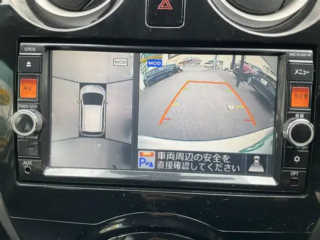 日産 ノート XVセレ +セーフ 滋賀県 2015(平27)年 6.1万km ブリリアントホワイトパール 車検8年3月まで/エマージェンシブレーキ/踏み間違い衝突防止アシスト/車線逸脱警報/純正7インチナビ/Bluetooth、CD、DVD、ワンセグテレビ/アラウンドビューモニター/バックカメラ/フロント/バックソナー/LEDヘッドライト/純正フロアマット/ドアバイザー/プッシュスタート/スペアキー有り/取扱説明書/保証書