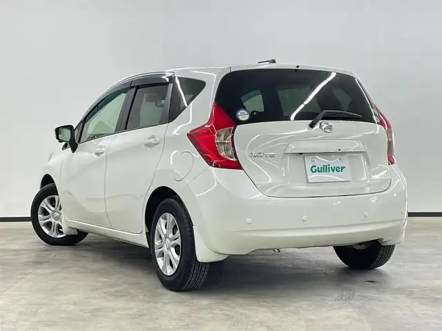 日産 ノート XVセレ +セーフ 長崎県 2015(平27)年 6.1万km ブリリアントホワイトパール 純正7インチナビ　（MC314D-W）/・フルセグTV　CD/DVD/SD/Bluetooth/バックカメラ/アラウンドビューモニター/コーナーセンサー/アイドリングストップ/プッシュスタート/エマージェンシブレーキ/踏み間違い衝突防止アシスト/車線逸脱警報/電動格納ミラー/純正フロアマット/取扱説明書/保証書
