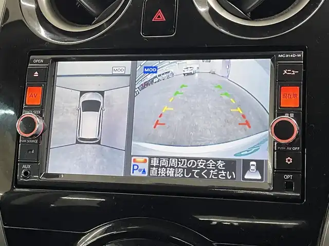 日産 ノート XVセレ +セーフ 長崎県 2015(平27)年 6.1万km ブリリアントホワイトパール 純正7インチナビ　（MC314D-W）/・フルセグTV　CD/DVD/SD/Bluetooth/バックカメラ/アラウンドビューモニター/コーナーセンサー/アイドリングストップ/プッシュスタート/エマージェンシブレーキ/踏み間違い衝突防止アシスト/車線逸脱警報/電動格納ミラー/純正フロアマット/取扱説明書/保証書