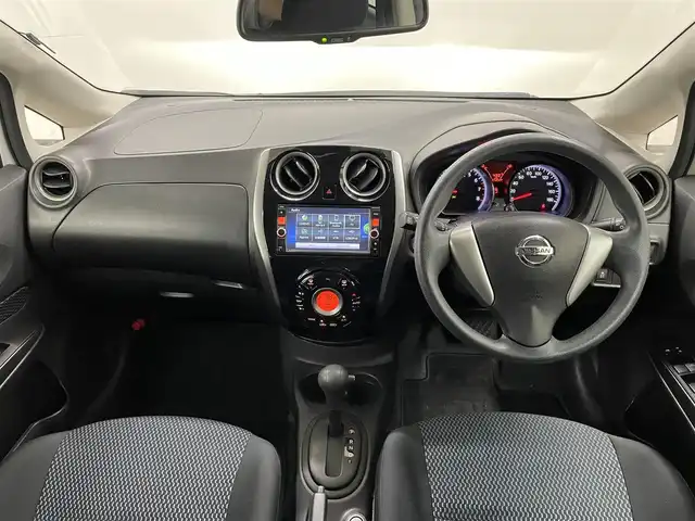 日産 ノート XVセレ +セーフ 長崎県 2015(平27)年 6.1万km ブリリアントホワイトパール 純正7インチナビ　（MC314D-W）/・フルセグTV　CD/DVD/SD/Bluetooth/バックカメラ/アラウンドビューモニター/コーナーセンサー/アイドリングストップ/プッシュスタート/エマージェンシブレーキ/踏み間違い衝突防止アシスト/車線逸脱警報/電動格納ミラー/純正フロアマット/取扱説明書/保証書