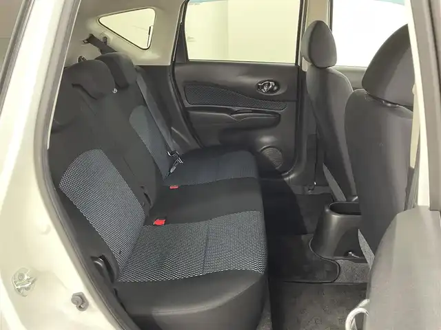 日産 ノート XVセレ +セーフ 長崎県 2015(平27)年 6.1万km ブリリアントホワイトパール 純正7インチナビ　（MC314D-W）/・フルセグTV　CD/DVD/SD/Bluetooth/バックカメラ/アラウンドビューモニター/コーナーセンサー/アイドリングストップ/プッシュスタート/エマージェンシブレーキ/踏み間違い衝突防止アシスト/車線逸脱警報/電動格納ミラー/純正フロアマット/取扱説明書/保証書