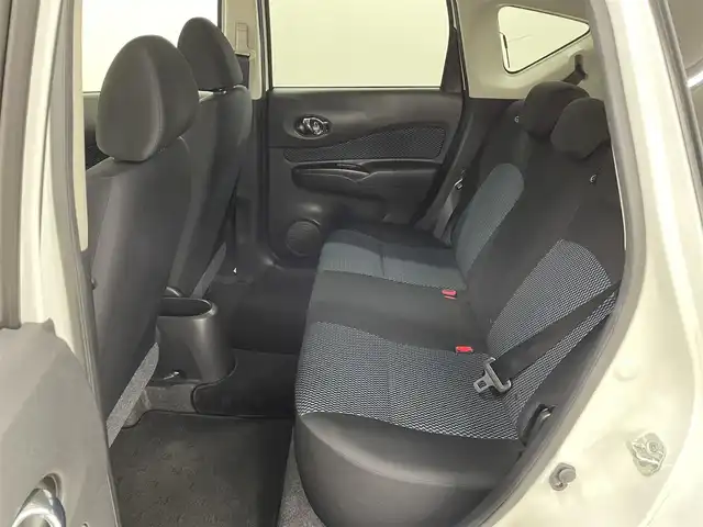 日産 ノート XVセレ +セーフ 長崎県 2015(平27)年 6.1万km ブリリアントホワイトパール 純正7インチナビ　（MC314D-W）/・フルセグTV　CD/DVD/SD/Bluetooth/バックカメラ/アラウンドビューモニター/コーナーセンサー/アイドリングストップ/プッシュスタート/エマージェンシブレーキ/踏み間違い衝突防止アシスト/車線逸脱警報/電動格納ミラー/純正フロアマット/取扱説明書/保証書