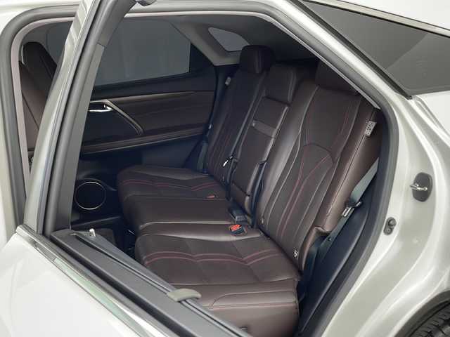 レクサス ＲＸ 450h バージョンL 兵庫県 2022(令4)年 2.6万km ソニッククォーツ ・純正メモリナビ/・CD/DVD/BT/AUX/SD/USB/・フルセグTV/・レーダークルーズコントロール/・パドルシフト/・BSM/・HUD/・電動パーキングブレーキ/・ブレーキホールド/・ビルトインETC2.0/・VSC/・LTA/・先行車発進告知機能/・アラウンドビューモニター/・４眼LEDヘッドライト/・オートマチックハイビーム/・オートライト/・１００V電源/・パワーバックドア/・ステアリングヒーター/・メモリーシート（運転席＋助手席）/・全席パワーシート/・全席シートヒーター/・シートベンチレーション（運転席＋助手席）/・ドライブレコーダー（前＋車室内）/・スカイルーフ/・ムーンルーフ/・レザーシート/・コンビステアリング/・純正エアロ/・スマートキー/・プッシュスタート/・純正アルミホイール/・純正フロアマット