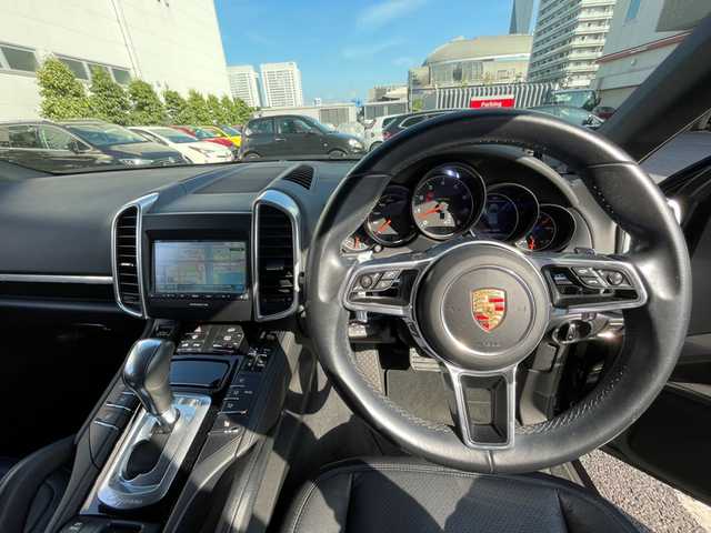 ポルシェ カイエン 東京都 2015(平27)年 7.4万km ジェットブラック 純正ナビゲーションシステム/フルセグTV/バックカメラ/ブラックレザーシート/パワーシート/シートヒーター/クルーズコントロール/キセノンヘッドライト/オートライト/純正18インチAW/ETC車載器/ドライブレコーダー