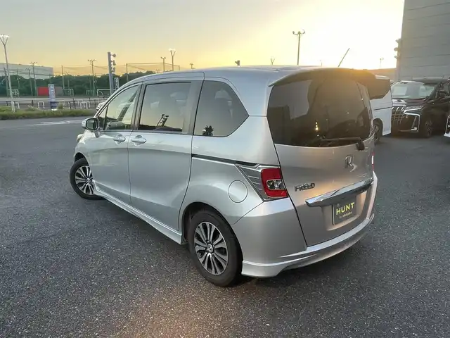 ホンダ フリード Gエアロ 千葉県 2014(平26)年 13.2万km スーパープラチナメタリック ユーザー買取車両/純正メモリナビ(VXM-145VFi)/・フルセグ/BT/DVD/CD/バックカメラ/ステアリングスイッチ/ETC/両側パワースライドドア/HIDヘッドライト/スマートキー/純正フロアマット/電動格納ミラー/純正15インチAW