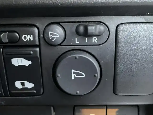 ホンダ フリード Gエアロ 千葉県 2014(平26)年 13.2万km スーパープラチナメタリック ユーザー買取車両/純正メモリナビ(VXM-145VFi)/・フルセグ/BT/DVD/CD/バックカメラ/ステアリングスイッチ/ETC/両側パワースライドドア/HIDヘッドライト/スマートキー/純正フロアマット/電動格納ミラー/純正15インチAW