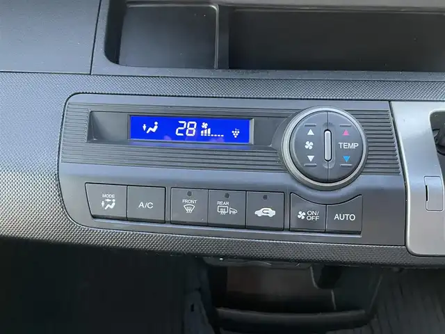 ホンダ フリード Gエアロ 千葉県 2014(平26)年 13.2万km スーパープラチナメタリック ユーザー買取車両/純正メモリナビ(VXM-145VFi)/・フルセグ/BT/DVD/CD/バックカメラ/ステアリングスイッチ/ETC/両側パワースライドドア/HIDヘッドライト/スマートキー/純正フロアマット/電動格納ミラー/純正15インチAW