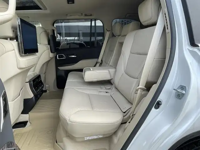 トヨタ ランドクルーザー ZX 宮城県 2023(令5)年 1.8万km プレシャスホワイトパール リアエンターテーメント/純正ナビ/CD/DVD/Bluetooth/フルセグTV/Apple car play/Android Auto/JBLサウンド/サンルーフ/リアエンターテインメント（HDMI）/モデリスタエアロ＋マフラーカッター/ルーフレール/トヨタセーフティセンス/レーダークルーズコントロール/レーンキープアシスト/衝突軽減ブレーキ/クリアランスソナー/先行車発進警報/ロードサインアシスト/ブラインドスポットモニター/ヘッドアップディスプレイ/全方位カメラ/電動パーキング/オートホールド/オートハイビーム/ダウンヒルアシスト/クールボックス/レザーシート/前席パワーシート/運転席シートメモリー/エアーシート/シートヒーター（セカンドシートまで）/ステアリングヒーター/１００V充電/電動格納サードシート/パワーバックドア/ビルトインETC２．０/指紋認証スタートスイッチ/三眼ヘッドライト/フロアマット/ドアバイザー