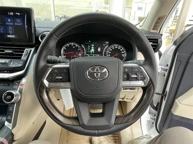 トヨタ ランドクルーザー ZX 宮城県 2023(令5)年 1.8万km プレシャスホワイトパール リアエンターテーメント/純正ナビ/CD/DVD/Bluetooth/フルセグTV/Apple car play/Android Auto/JBLサウンド/サンルーフ/リアエンターテインメント（HDMI）/モデリスタエアロ＋マフラーカッター/ルーフレール/トヨタセーフティセンス/レーダークルーズコントロール/レーンキープアシスト/衝突軽減ブレーキ/クリアランスソナー/先行車発進警報/ロードサインアシスト/ブラインドスポットモニター/ヘッドアップディスプレイ/全方位カメラ/電動パーキング/オートホールド/オートハイビーム/ダウンヒルアシスト/クールボックス/レザーシート/前席パワーシート/運転席シートメモリー/エアーシート/シートヒーター（セカンドシートまで）/ステアリングヒーター/１００V充電/電動格納サードシート/パワーバックドア/ビルトインETC２．０/指紋認証スタートスイッチ/三眼ヘッドライト/フロアマット/ドアバイザー