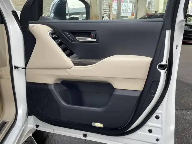 トヨタ ランドクルーザー ZX 宮城県 2023(令5)年 1.8万km プレシャスホワイトパール リアエンターテーメント/純正ナビ/CD/DVD/Bluetooth/フルセグTV/Apple car play/Android Auto/JBLサウンド/サンルーフ/リアエンターテインメント（HDMI）/モデリスタエアロ＋マフラーカッター/ルーフレール/トヨタセーフティセンス/レーダークルーズコントロール/レーンキープアシスト/衝突軽減ブレーキ/クリアランスソナー/先行車発進警報/ロードサインアシスト/ブラインドスポットモニター/ヘッドアップディスプレイ/全方位カメラ/電動パーキング/オートホールド/オートハイビーム/ダウンヒルアシスト/クールボックス/レザーシート/前席パワーシート/運転席シートメモリー/エアーシート/シートヒーター（セカンドシートまで）/ステアリングヒーター/１００V充電/電動格納サードシート/パワーバックドア/ビルトインETC２．０/指紋認証スタートスイッチ/三眼ヘッドライト/フロアマット/ドアバイザー