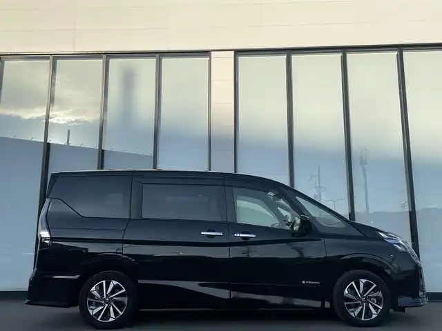 日産 セレナ e－パワー ハイウェイスター V 大阪府 2020(令2)年 4.3万km ダイヤモンドブラック 純正１０インチナビ　後席モニター　デジタルインナーミラー　全方位モニター　両側パワースライドドア　プロパイロット　ＢＳＭ　ＬＥＤ　フルセグＴＶ　ＥＴＣ　ＣＤ／ＤＶＤ／Ｂｌｕ－ｒａｙ　オートライト