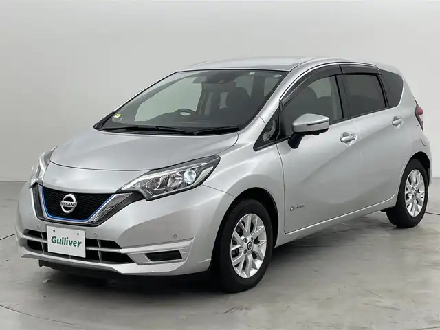 日産 ノート e－パワー X Vセレクション 福岡県 2020(令2)年 1.1万km ブリリアントシルバー 純正ナビ（フルセグＴＶ　/全方位カメラ　/ＥＴＣ　/デジタルルームミラー　/社外ＡＷ１４インチタイヤ車載　/コーナーセンサー　/エマージェンシーブレーキ　/レーンキープ　/プッシュスタート　/純正１５インチＡＷ　/ＬＥＤ