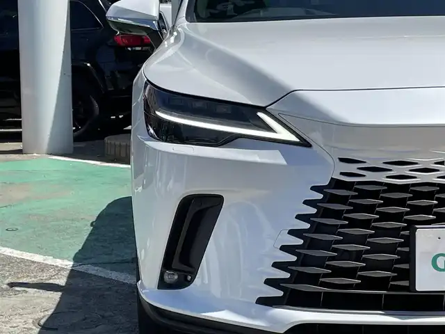 レクサス ＲＸ 350 バージョンL 神奈川県 2024(令6)年 0.7万km ソニッククォーツ ワンオーナー/純正14インチディスプレイオーディオ/　（Bluetooth・USB・Miracast）/ムーンルーフ/パノラミックビューモニター/全席シートヒーター/エアシート/前席パワーシート/プリクラッシュセーフティ/レーダークルーズコントロール/アドバンスドパーク/ブラインドスポットモニター/クリアランスソナー/パワーバックドア/ヘッドアップディスプレイ/ビルトインETC2.0/スマートキー×2/カードキー×1/保証書/取扱説明書