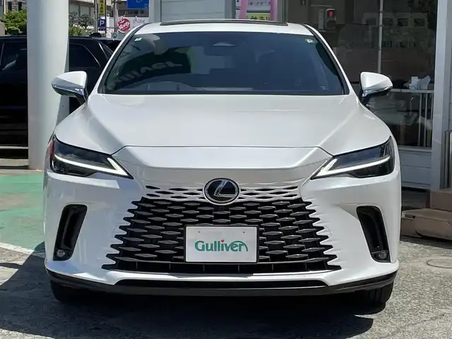 レクサス ＲＸ 350 バージョンL 神奈川県 2024(令6)年 0.7万km ソニッククォーツ ワンオーナー/純正14インチディスプレイオーディオ/　（Bluetooth・USB・Miracast）/ムーンルーフ/パノラミックビューモニター/全席シートヒーター/エアシート/前席パワーシート/プリクラッシュセーフティ/レーダークルーズコントロール/アドバンスドパーク/ブラインドスポットモニター/クリアランスソナー/パワーバックドア/ヘッドアップディスプレイ/ビルトインETC2.0/スマートキー×2/カードキー×1/保証書/取扱説明書