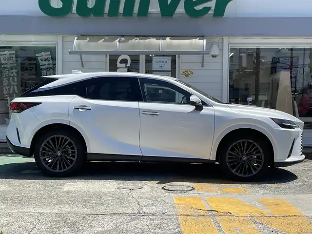 レクサス ＲＸ 350 バージョンL 神奈川県 2024(令6)年 0.7万km ソニッククォーツ ワンオーナー/純正14インチディスプレイオーディオ/　（Bluetooth・USB・Miracast）/ムーンルーフ/パノラミックビューモニター/全席シートヒーター/エアシート/前席パワーシート/プリクラッシュセーフティ/レーダークルーズコントロール/アドバンスドパーク/ブラインドスポットモニター/クリアランスソナー/パワーバックドア/ヘッドアップディスプレイ/ビルトインETC2.0/スマートキー×2/カードキー×1/保証書/取扱説明書