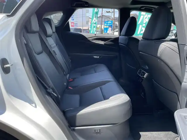 レクサス ＲＸ 350 バージョンL 神奈川県 2024(令6)年 0.7万km ソニッククォーツ ワンオーナー/純正14インチディスプレイオーディオ/　（Bluetooth・USB・Miracast）/ムーンルーフ/パノラミックビューモニター/全席シートヒーター/エアシート/前席パワーシート/プリクラッシュセーフティ/レーダークルーズコントロール/アドバンスドパーク/ブラインドスポットモニター/クリアランスソナー/パワーバックドア/ヘッドアップディスプレイ/ビルトインETC2.0/スマートキー×2/カードキー×1/保証書/取扱説明書