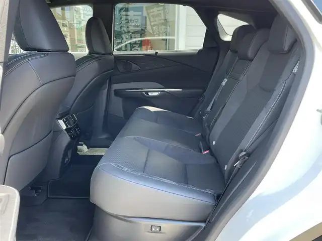 レクサス ＲＸ 350 バージョンL 神奈川県 2024(令6)年 0.7万km ソニッククォーツ ワンオーナー/純正14インチディスプレイオーディオ/　（Bluetooth・USB・Miracast）/ムーンルーフ/パノラミックビューモニター/全席シートヒーター/エアシート/前席パワーシート/プリクラッシュセーフティ/レーダークルーズコントロール/アドバンスドパーク/ブラインドスポットモニター/クリアランスソナー/パワーバックドア/ヘッドアップディスプレイ/ビルトインETC2.0/スマートキー×2/カードキー×1/保証書/取扱説明書