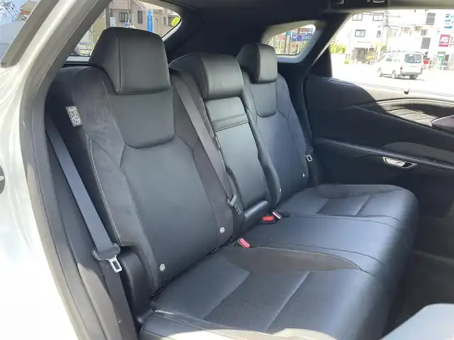 レクサス ＲＸ 350 バージョンL 神奈川県 2024(令6)年 0.7万km ソニッククォーツ ワンオーナー/純正14インチディスプレイオーディオ/　（Bluetooth・USB・Miracast）/ムーンルーフ/パノラミックビューモニター/全席シートヒーター/エアシート/前席パワーシート/プリクラッシュセーフティ/レーダークルーズコントロール/アドバンスドパーク/ブラインドスポットモニター/クリアランスソナー/パワーバックドア/ヘッドアップディスプレイ/ビルトインETC2.0/スマートキー×2/カードキー×1/保証書/取扱説明書