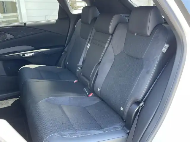 レクサス ＲＸ 350 バージョンL 神奈川県 2024(令6)年 0.7万km ソニッククォーツ ワンオーナー/純正14インチディスプレイオーディオ/　（Bluetooth・USB・Miracast）/ムーンルーフ/パノラミックビューモニター/全席シートヒーター/エアシート/前席パワーシート/プリクラッシュセーフティ/レーダークルーズコントロール/アドバンスドパーク/ブラインドスポットモニター/クリアランスソナー/パワーバックドア/ヘッドアップディスプレイ/ビルトインETC2.0/スマートキー×2/カードキー×1/保証書/取扱説明書
