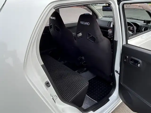 スズキ アルト ワークス 宮城県 2020(令2)年 5.4万km ピュアホワイトP TEIN車高調/HKSマフラー/社外エアクリーナー/ADVAN Racing15インチAW/セーフティサポート/・デュアルセンサーブレーキサポート/・後退時ブレーキサポート/・誤発進抑制機能（後方含む）/・リアパーキングセンサー/・車線逸脱警報/・ふらつき警報機能/・先行車発進お知らせ機能/・ハイビームアシスト/純正ナビ（CN-RZ753W）/・CD/DVD/・Bluetooth/・フルセグTV/バックカメラ/ビルトインETC/革巻きステアリング/パドルシフト/HIDヘッドランプ/フォグランプ/オートライト/スマートキー/プッシュスタート/電動格納ミラー/純正フロアマット/純正ドアバイザー/Wエアバッグ