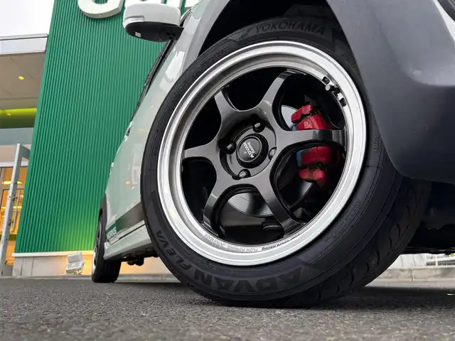 スズキ アルト ワークス 宮城県 2020(令2)年 5.4万km ピュアホワイトP TEIN車高調/HKSマフラー/社外エアクリーナー/ADVAN Racing15インチAW/セーフティサポート/・デュアルセンサーブレーキサポート/・後退時ブレーキサポート/・誤発進抑制機能（後方含む）/・リアパーキングセンサー/・車線逸脱警報/・ふらつき警報機能/・先行車発進お知らせ機能/・ハイビームアシスト/純正ナビ（CN-RZ753W）/・CD/DVD/・Bluetooth/・フルセグTV/バックカメラ/ビルトインETC/革巻きステアリング/パドルシフト/HIDヘッドランプ/フォグランプ/オートライト/スマートキー/プッシュスタート/電動格納ミラー/純正フロアマット/純正ドアバイザー/Wエアバッグ