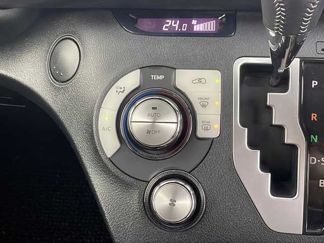 トヨタ シエンタ G セーフティエディション 埼玉県 2020(令2)年 3万km ホワイトパールクリスタルシャイン 純正ナビ　NSCN-W68/(Bluetooth/CD/AM/FM)/地デジワンセグ/全方位カメラ/前方ドライブレコーダー/ETC/オートマチックハイビーム/車線逸脱警報/衝突軽減ブレーキ/クリアランスソナー/先行車発進お知らせ機能/リヤシートリマインダー/ステアリングヒーター/運転席・助手席シートヒーター/アイドリングストップ/両側パワースライドドア/プッシュスタート/ステアリングリモコン/ウィンカーミラー/純正フロアマット/純正ドアバイザー