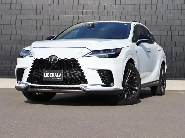 レクサス ＲＸ 350 Fスポーツ 宮城県 2024(令6)年 1.8万km ホワイトノーヴァガラスフレーク 純正ナビ【ＢＴ／フルセグＴＶ】/ワンオーナー　/パノラマルーフ　/３眼ＬＥＤヘッドライト　/オレンジキャリパー　/ハーフレザーシート　/ＨＵＤ　/パノラミックビューモニター　/マークレビンソンサウンド　/パドルシフト/レーダークルーズコントロール/プリクラッシュセーフティ/レーンディパーチャーアラート/レーンチェンジアシスト/プロアクティブドライビングアシスト/フロントクロストラフィックアラート/リヤクロストラフィックアラート/ブラインドスポットモニター/クリアランスソナー/安心降車アシスト/ステアリングヒーター/オートホールド/ルーフレール/パワーバックドア/ダウンヒルアシストコントロール/純正21インチAW/前席シートヒーター/エアシート/ビルトインETC2.0/前席パワーシート/D席メモリー付き/禁煙車