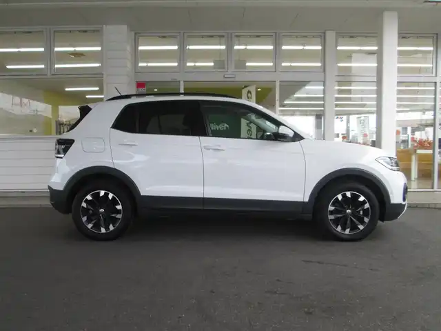 フォルクスワーゲン ＶＷ Ｔ－クロス TSI アクティブ 千葉県 2022(令4)年 1.4万km 白 純正メモリーナビ/バックカメラ/アダプティブクルーズコントロール/パークディスタンスコントロール/ブラインドスポットモニター/パークアシスト/レーンアシスト/前後ドライブレコーダー/ウインカードアミラー/ステアリングシフト/ルーフレール/LEDヘッドライト/フォグランプ/オートライト/スマートキー/ETC2.0