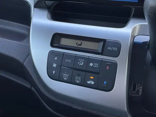 ホンダ Ｎ ＷＧＮ カスタム G ターボパッケージ 大分県 2015(平27)年 13.9万km プレミアムゴールドパープルパール ・ワンオーナー/・社外ナビ　CN-R300D/　ワンセグテレビ/　DVD/CD/　Bluetooth/　SD/　ラジオ/　AUX/・ETC/・横滑り制御システム/・ヒルスタートアシスト機能/・アイドリングストップ/・エマージェンシーストップシグナル/・クルーズコントロール/・ステアリングスイッチ/・パドルシフト/・チルトステアリング/・革巻きステアリング/・ウィンカーミラー/・プライバシーガラス/・純正フロアマット/・純正14インチアルミホイル/・ドアバイザー/・スペアキー１本/・保証書/・オーナーズマニュアル