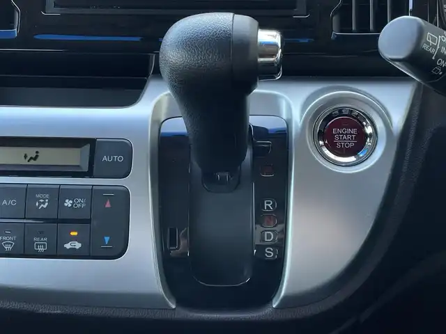 ホンダ Ｎ ＷＧＮ カスタム G ターボパッケージ 大分県 2015(平27)年 13.9万km プレミアムゴールドパープルパール ・ワンオーナー/・社外ナビ　CN-R300D/　ワンセグテレビ/　DVD/CD/　Bluetooth/　SD/　ラジオ/　AUX/・ETC/・横滑り制御システム/・ヒルスタートアシスト機能/・アイドリングストップ/・エマージェンシーストップシグナル/・クルーズコントロール/・ステアリングスイッチ/・パドルシフト/・チルトステアリング/・革巻きステアリング/・ウィンカーミラー/・プライバシーガラス/・純正フロアマット/・純正14インチアルミホイル/・ドアバイザー/・スペアキー１本/・保証書/・オーナーズマニュアル