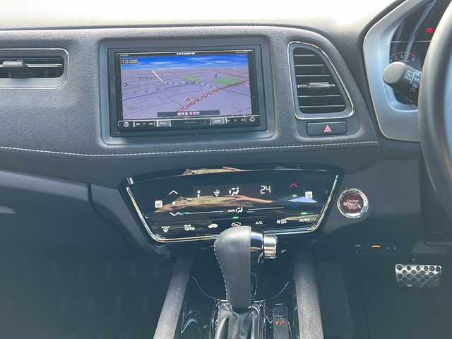 ホンダ ヴェゼル RS ホンダセンシング 岐阜県 2017(平29)年 8.3万km クリスタルブラックパール 登録時走行距離83017km/社外ＳＤナビ/バックモニター/フルセグテレビ/ドライブレコーダー/クルーズコントロール/純正１８インチアルミホイール/ＨＤＭＩ接続/レーダー/ビルトインＥＴＣ/プッシュスタート/スマートキー/禁煙車/LEDヘッドライト/フォグランプ/オートライト/ハーフレザーシート/レーンキープアシスト