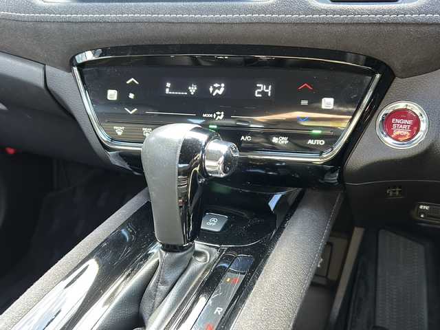 ホンダ ヴェゼル RS ホンダセンシング 岐阜県 2017(平29)年 8.3万km クリスタルブラックパール 登録時走行距離83017km/社外ＳＤナビ/バックモニター/フルセグテレビ/ドライブレコーダー/クルーズコントロール/純正１８インチアルミホイール/ＨＤＭＩ接続/レーダー/ビルトインＥＴＣ/プッシュスタート/スマートキー/禁煙車/LEDヘッドライト/フォグランプ/オートライト/ハーフレザーシート/レーンキープアシスト