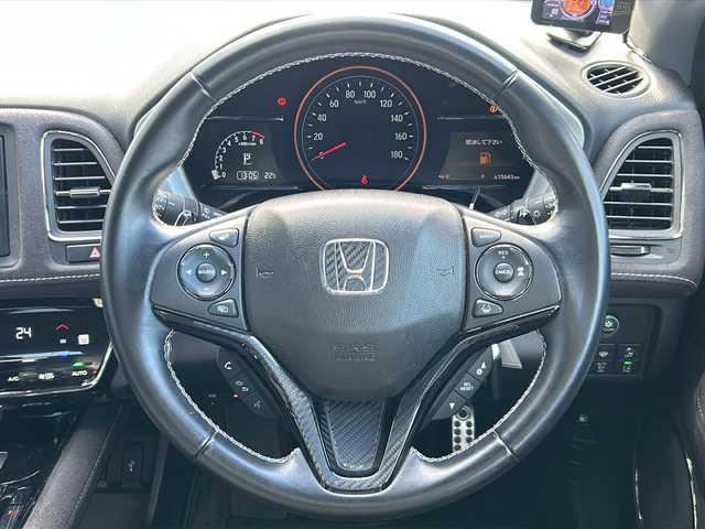 ホンダ ヴェゼル RS ホンダセンシング 岐阜県 2017(平29)年 8.3万km クリスタルブラックパール 登録時走行距離83017km/社外ＳＤナビ/バックモニター/フルセグテレビ/ドライブレコーダー/クルーズコントロール/純正１８インチアルミホイール/ＨＤＭＩ接続/レーダー/ビルトインＥＴＣ/プッシュスタート/スマートキー/禁煙車/LEDヘッドライト/フォグランプ/オートライト/ハーフレザーシート/レーンキープアシスト