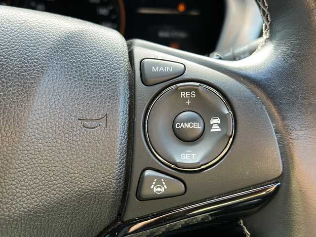 ホンダ ヴェゼル RS ホンダセンシング 岐阜県 2017(平29)年 8.3万km クリスタルブラックパール 登録時走行距離83017km/社外ＳＤナビ/バックモニター/フルセグテレビ/ドライブレコーダー/クルーズコントロール/純正１８インチアルミホイール/ＨＤＭＩ接続/レーダー/ビルトインＥＴＣ/プッシュスタート/スマートキー/禁煙車/LEDヘッドライト/フォグランプ/オートライト/ハーフレザーシート/レーンキープアシスト