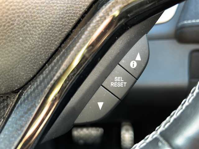 ホンダ ヴェゼル RS ホンダセンシング 岐阜県 2017(平29)年 8.3万km クリスタルブラックパール 登録時走行距離83017km/社外ＳＤナビ/バックモニター/フルセグテレビ/ドライブレコーダー/クルーズコントロール/純正１８インチアルミホイール/ＨＤＭＩ接続/レーダー/ビルトインＥＴＣ/プッシュスタート/スマートキー/禁煙車/LEDヘッドライト/フォグランプ/オートライト/ハーフレザーシート/レーンキープアシスト