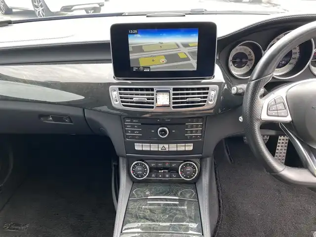 メルセデス・ベンツ ＣＬＳ２２０ｄ SブレイクAMGライン　 福岡県 2017(平29)年 2.5万km オブシディアンブラック ・サンルーフ/・アダプティブクルーズコントロール/・純正ナビ/BT/USB/・全方位カメラ/・黒革シート/シートヒーター/・ドライブレコーダー/・フルセグ/・ETC/・純正19AW/・LEDライト/・BLIS