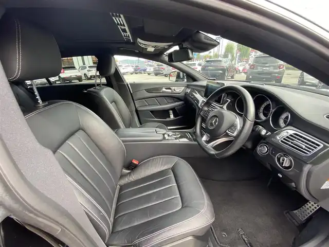 メルセデス・ベンツ ＣＬＳ２２０ｄ SブレイクAMGライン　 福岡県 2017(平29)年 2.5万km オブシディアンブラック ・サンルーフ/・アダプティブクルーズコントロール/・純正ナビ/BT/USB/・全方位カメラ/・黒革シート/シートヒーター/・ドライブレコーダー/・フルセグ/・ETC/・純正19AW/・LEDライト/・BLIS