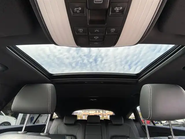 メルセデス・ベンツ ＣＬＳ２２０ｄ SブレイクAMGライン　 福岡県 2017(平29)年 2.5万km オブシディアンブラック ・サンルーフ/・アダプティブクルーズコントロール/・純正ナビ/BT/USB/・全方位カメラ/・黒革シート/シートヒーター/・ドライブレコーダー/・フルセグ/・ETC/・純正19AW/・LEDライト/・BLIS