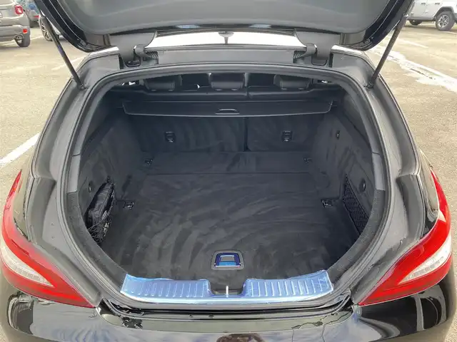 メルセデス・ベンツ ＣＬＳ２２０ｄ SブレイクAMGライン　 福岡県 2017(平29)年 2.5万km オブシディアンブラック ・サンルーフ/・アダプティブクルーズコントロール/・純正ナビ/BT/USB/・全方位カメラ/・黒革シート/シートヒーター/・ドライブレコーダー/・フルセグ/・ETC/・純正19AW/・LEDライト/・BLIS