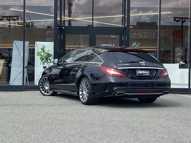 メルセデス・ベンツ ＣＬＳ２２０ｄ SブレイクAMGライン　 福岡県 2017(平29)年 2.5万km オブシディアンブラック ・サンルーフ/・アダプティブクルーズコントロール/・純正ナビ/BT/USB/・全方位カメラ/・黒革シート/シートヒーター/・ドライブレコーダー/・フルセグ/・ETC/・純正19AW/・LEDライト/・BLIS