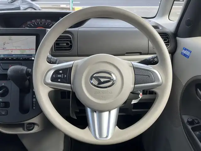 ダイハツ タント L SAⅡ 三重県 2015(平27)年 1.4万km パールホワイトⅢ ♪走行13178キロ/♪車検８年１２月１３日/♪スマートアシスト/・衝突警報機能（対車両・対歩行者）/・衝突回避支援ブレーキ機能/・誤発進抑制制御機能/・後方誤発進抑制制御機能/・先行車発進お知らせ機能/・車線逸脱警報機能/♪ecoIDLE/社外メモリーナビ/・DVD再生/・Bluetooth/・CD録音/・SD/・フルセグ/バックカメラ/ステアリングスイッチ/ヘッドライトレベライザー/リアドアサンシェード/ベンチシート/プライバシーガラス/ドアバイザー/フロアマット/電動格納ミラー