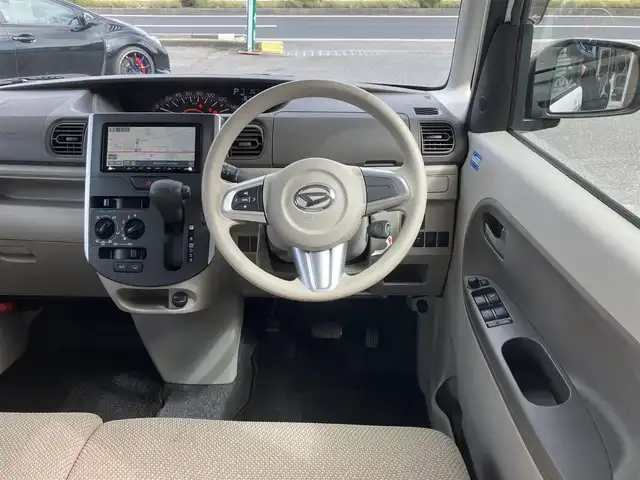 ダイハツ タント L SAⅡ 三重県 2015(平27)年 1.4万km パールホワイトⅢ ♪走行13178キロ/♪車検８年１２月１３日/♪スマートアシスト/・衝突警報機能（対車両・対歩行者）/・衝突回避支援ブレーキ機能/・誤発進抑制制御機能/・後方誤発進抑制制御機能/・先行車発進お知らせ機能/・車線逸脱警報機能/♪ecoIDLE/社外メモリーナビ/・DVD再生/・Bluetooth/・CD録音/・SD/・フルセグ/バックカメラ/ステアリングスイッチ/ヘッドライトレベライザー/リアドアサンシェード/ベンチシート/プライバシーガラス/ドアバイザー/フロアマット/電動格納ミラー