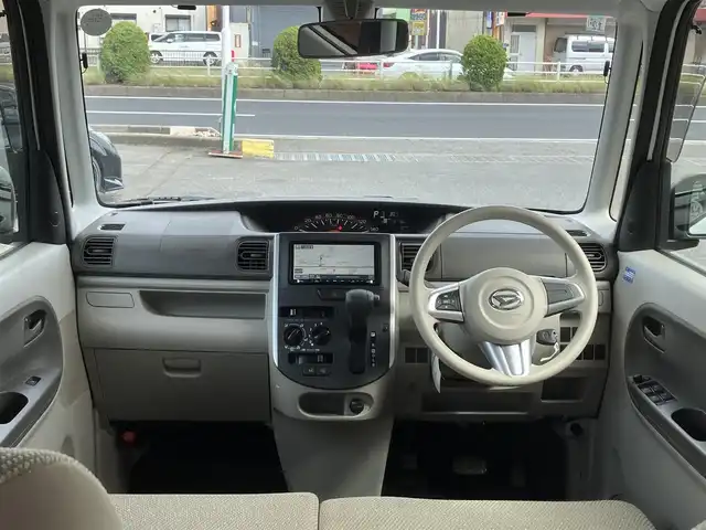 ダイハツ タント L SAⅡ 三重県 2015(平27)年 1.4万km パールホワイトⅢ ♪走行13178キロ/♪車検８年１２月１３日/♪スマートアシスト/・衝突警報機能（対車両・対歩行者）/・衝突回避支援ブレーキ機能/・誤発進抑制制御機能/・後方誤発進抑制制御機能/・先行車発進お知らせ機能/・車線逸脱警報機能/♪ecoIDLE/社外メモリーナビ/・DVD再生/・Bluetooth/・CD録音/・SD/・フルセグ/バックカメラ/ステアリングスイッチ/ヘッドライトレベライザー/リアドアサンシェード/ベンチシート/プライバシーガラス/ドアバイザー/フロアマット/電動格納ミラー