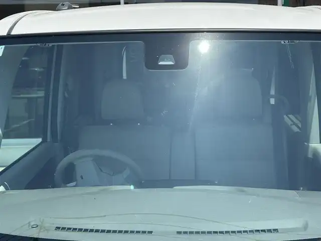 ダイハツ タント L SAⅡ 三重県 2015(平27)年 1.4万km パールホワイトⅢ ♪走行13178キロ/♪車検８年１２月１３日/♪スマートアシスト/・衝突警報機能（対車両・対歩行者）/・衝突回避支援ブレーキ機能/・誤発進抑制制御機能/・後方誤発進抑制制御機能/・先行車発進お知らせ機能/・車線逸脱警報機能/♪ecoIDLE/社外メモリーナビ/・DVD再生/・Bluetooth/・CD録音/・SD/・フルセグ/バックカメラ/ステアリングスイッチ/ヘッドライトレベライザー/リアドアサンシェード/ベンチシート/プライバシーガラス/ドアバイザー/フロアマット/電動格納ミラー